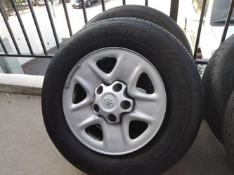 4 18 inch Toyota tundra 2017 to 2020 wheels and tires