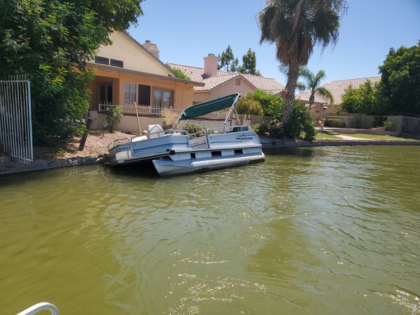 16ft electric pontoon boat for Sale in Phoenix, AZ - OfferUp