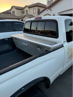 Tool box Toyota Tacoma aluminum 1st Gen / No Key