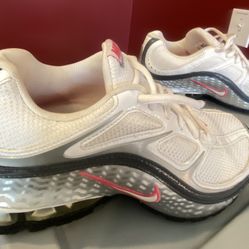 Nike Women's "Reax Run 5" White Metallic Silver Shoes. Preowned