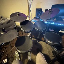 Alesis Electric Drum Set Surge Mesh 