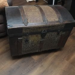 Vintage Linen Trunk 