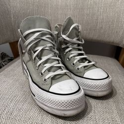 chuck taylors 4.5 boys 6 women’s 