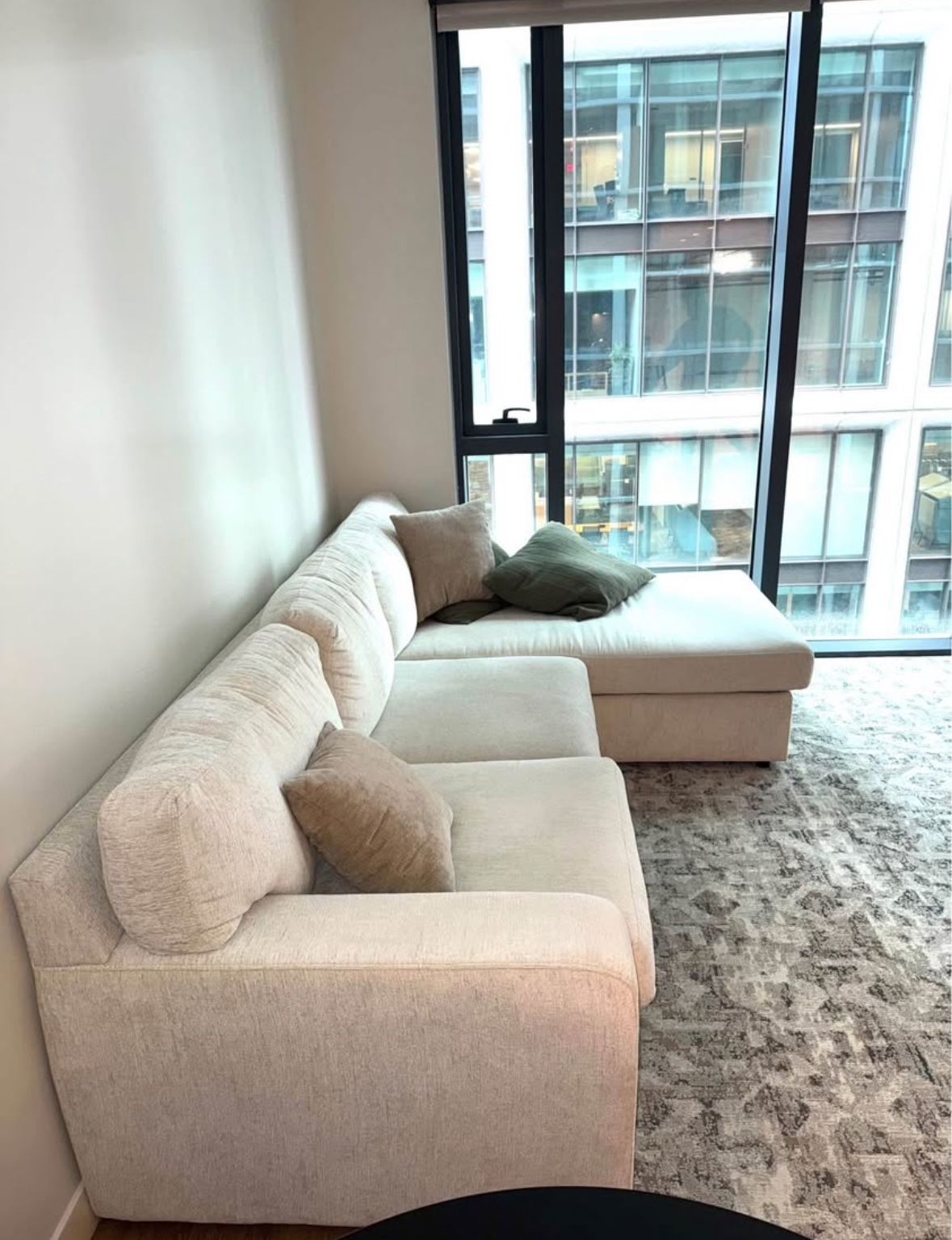 Modern Cream Sectional Sofa – Like New!