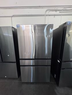 Samsung Bespoke 23cu French Door Fridge (RF70F23DER) — $1,450 | Retail $3,100 | San Fernando