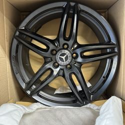 2017-2020 Mercedes 19inch AMG rims  (x4)