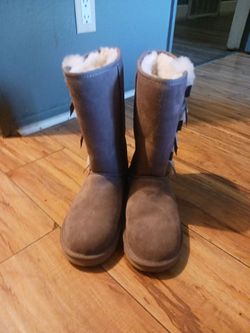 Kookaburra made by Ugg