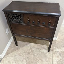 Vintage Wurlitzer Radio - Table