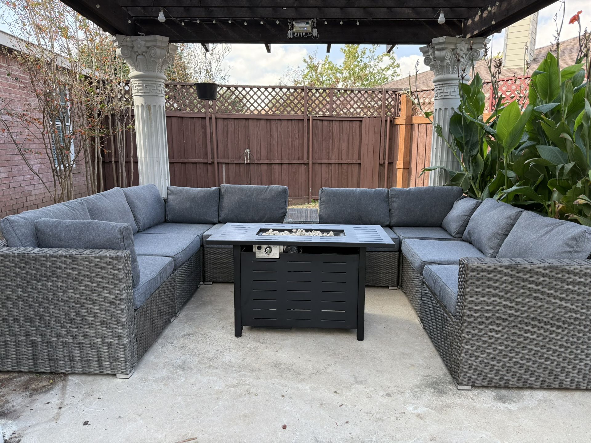 New inbox patio set (we finance and deliver)($54 down90 day no interest payment plan)