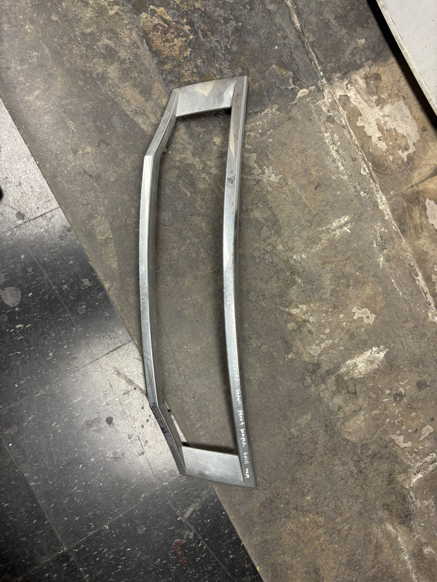 08-2010 Honda Accord Sedan Front Bumper Grill