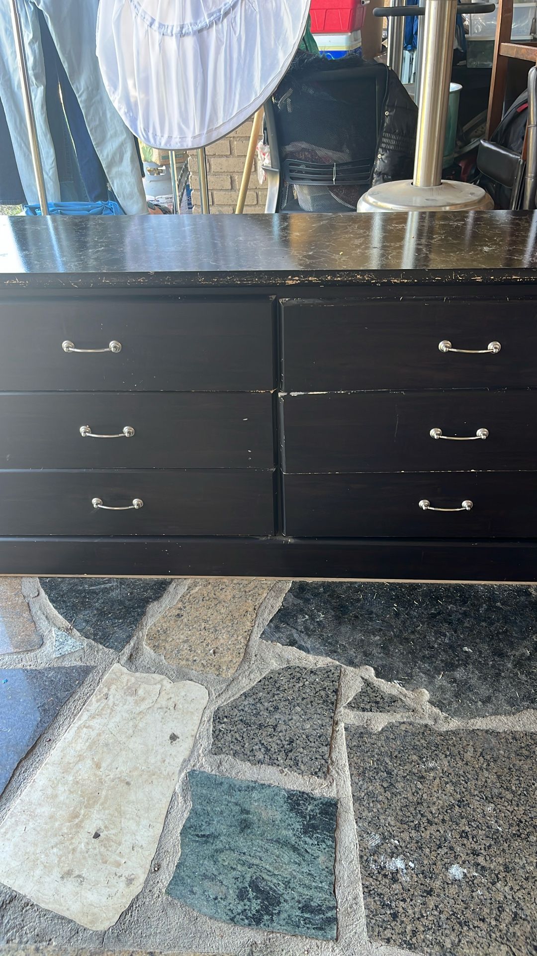 Dresser 