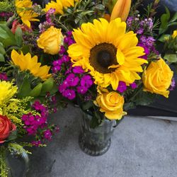 Lindas flores naturales para el Día de las Madres. Llámame para mayor información. (contact info removed)