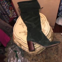 Karl Lagerfeld Tall Dark Green https://offerup.com/redirect/?o=Qm9vdHMuOS5OZXc=