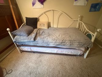Antique white Metal Day Bed with Trundle and 2 Mattresses