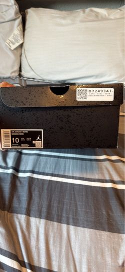 Black cat 4s BRAND NEW
