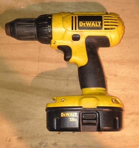 DEWALT 18V cordless drill  DC970 model. 
With Battery 