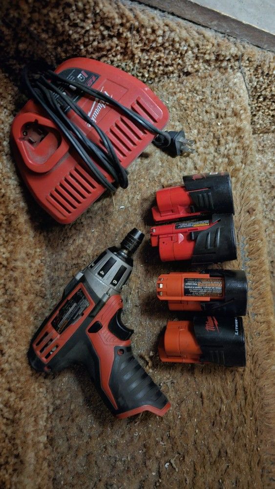 Milwaukee Drill Driver w/4 Batteries