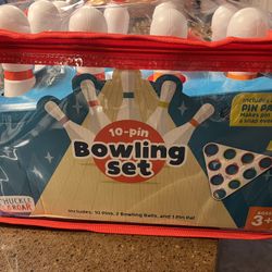 Chuckle & Roar - 10 Pin Bowling Set - Like New Retails $26.99