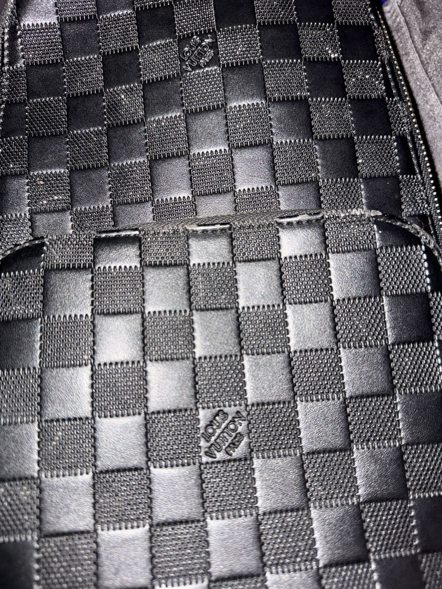Louis Vuitton Avenue slingbag