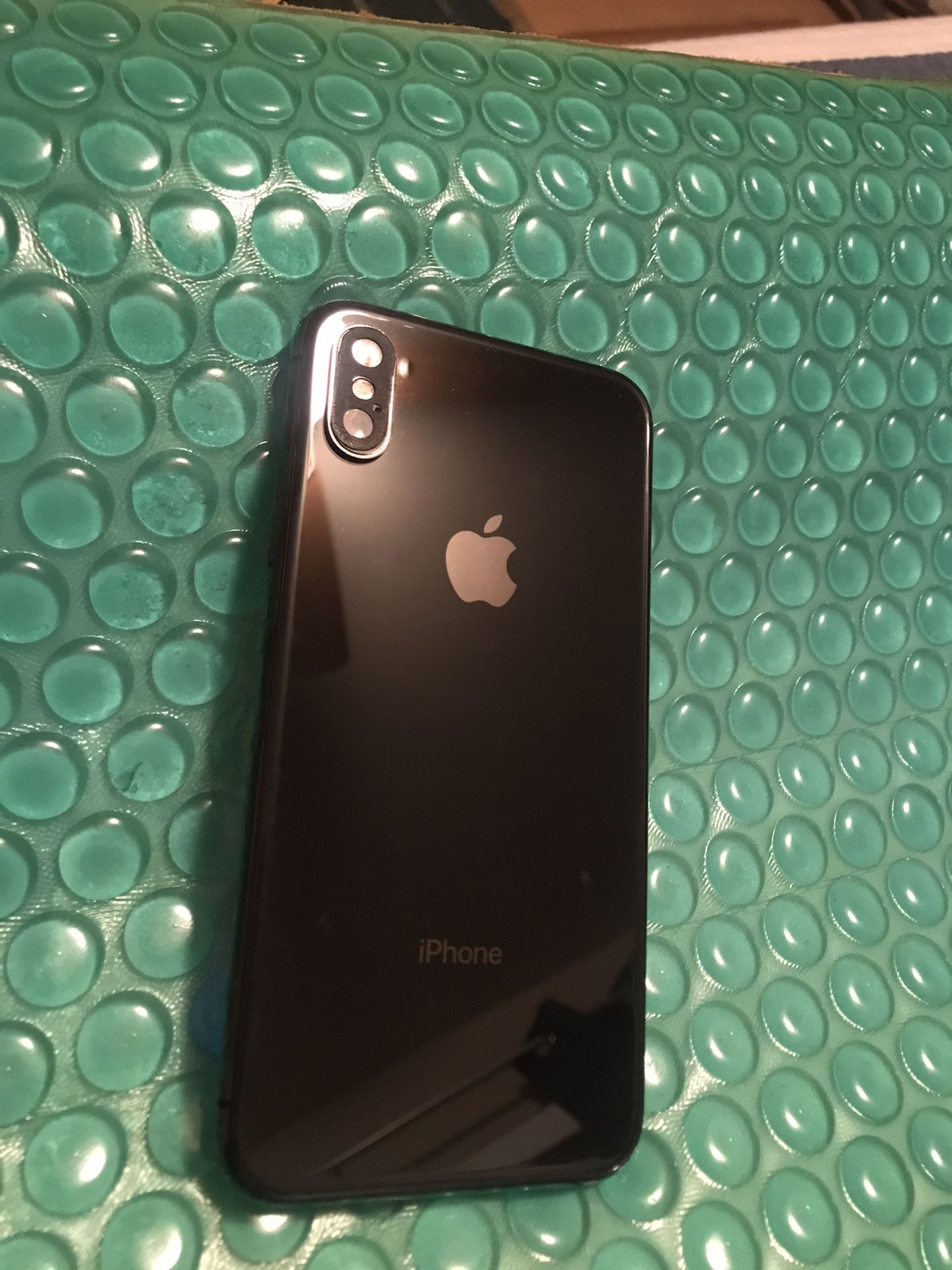 FULLY UNLOCKED iPhone X - 64GB - Black