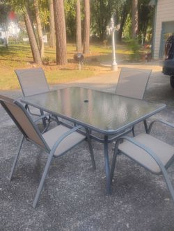 Patio table with chairs great condition