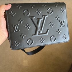 Louis Vuitton Messenger Bag