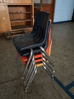 Stacking School Chairs (5)