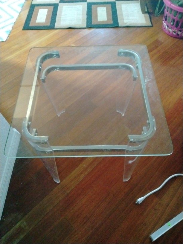 Coffee Table 24 Inches X 24 Inches High 23 In $25