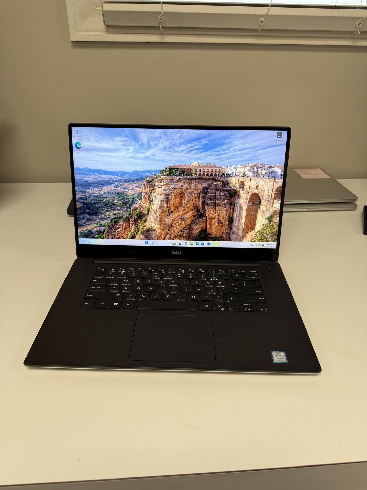 Dell XPS 15 9560 15.6” 4K Touch screen Laptop 2.8ghz Quad Core I7-7700HQ 16gb 512gb SSD Windows 11 Pro 4gb NVIDIA GTX 1050 