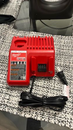 Milwaukee M12/M18 Battery Charger