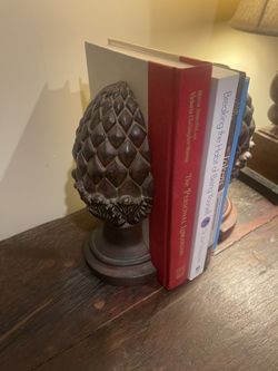Wood Pineapple 🍍 Book Ends  📚 