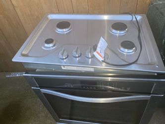 Stove with nice oven and diswsher perfect condition