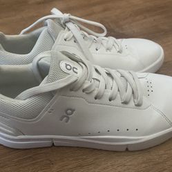 On The Roger White Sneakers.  Size 9 Women/ 7.5 Men 