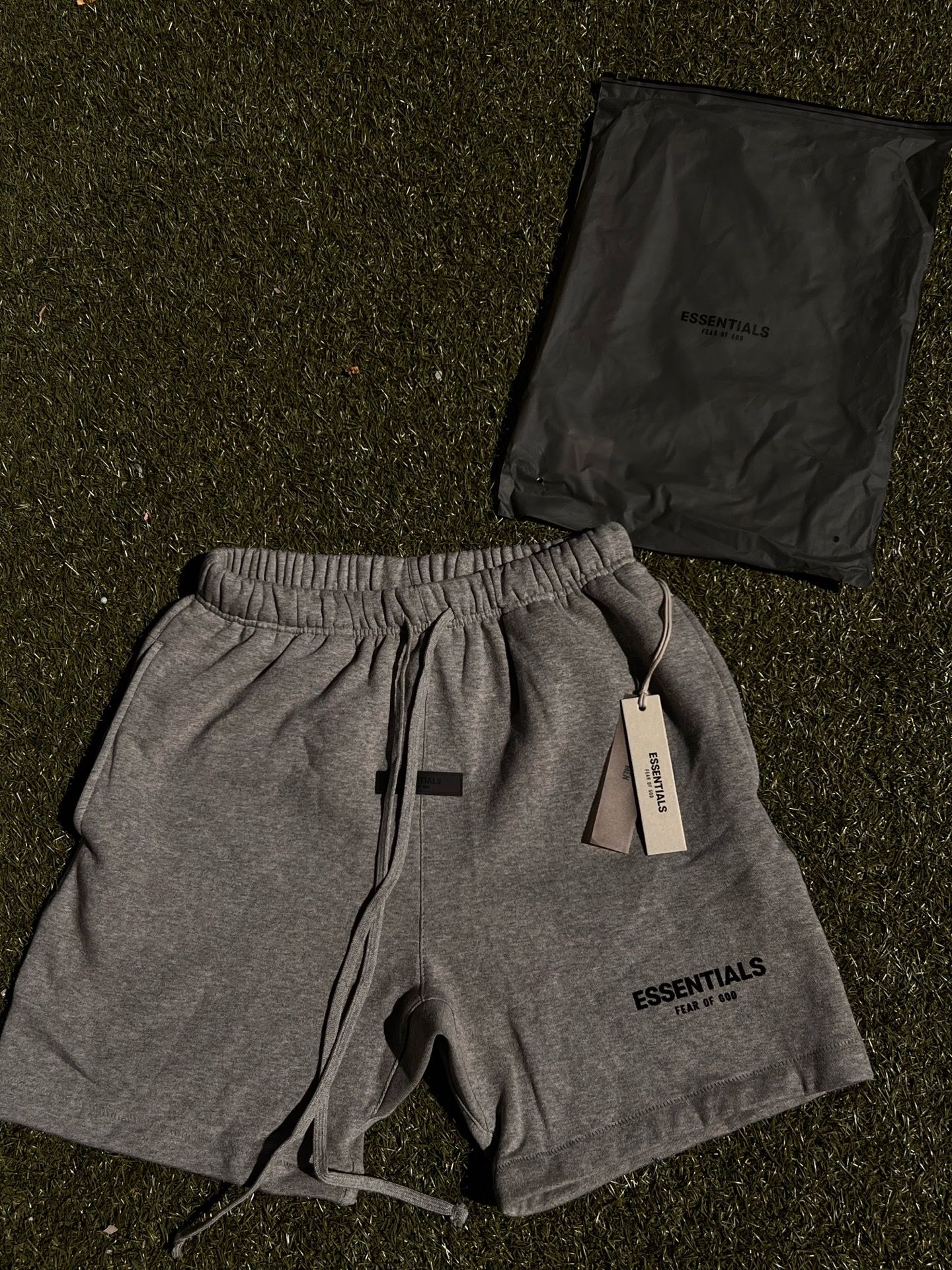 Dark oat Essential shorts medium