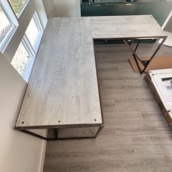 Bush furniture desk