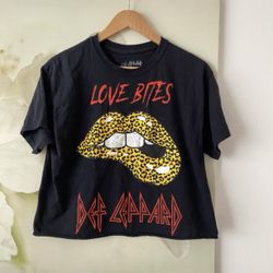 Size medium Def Leppard Shirt