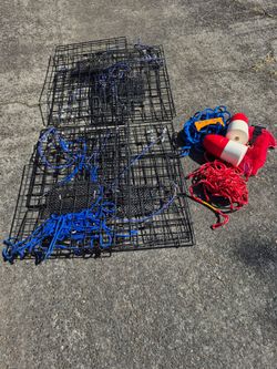 4 Folding Crab Traps and Accessories