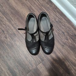 LADIES LEATHER LOW HEELS ( LEATHER)