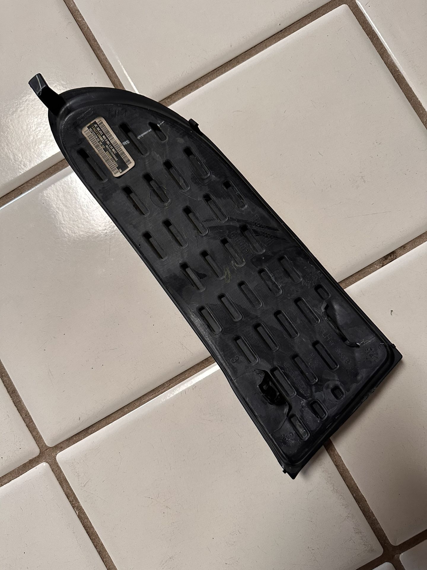 2018 Dodge Journey Part - LH Bezel