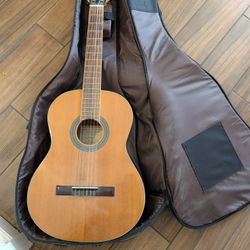 Antonio Hermosa AH-12 Classical Guitar W Case
