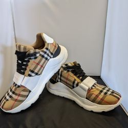 Worm Only 1 Time, Men's Size 8 1/2 Burberry Shoes