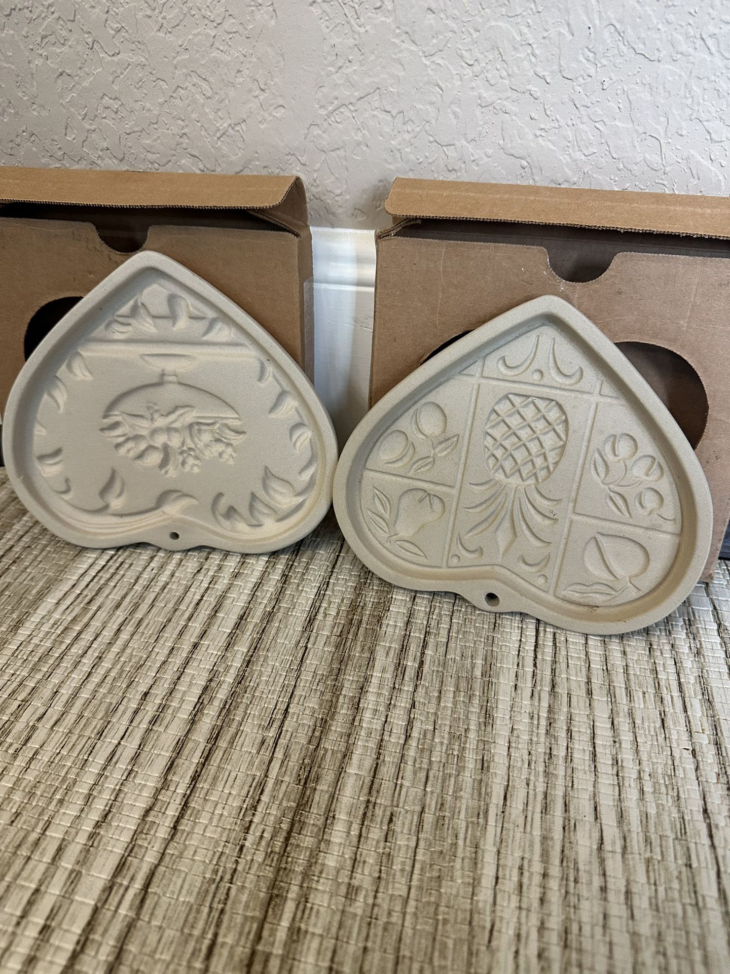 The Pampered chef cookie Molds stoneware 2pack