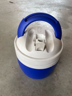 Vintage Igloo 1/2 gallon cooler water jug