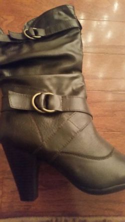 Ladies boots size 7.5