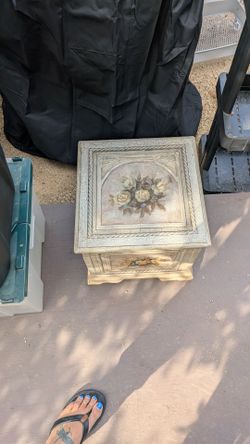 Decorative storage box