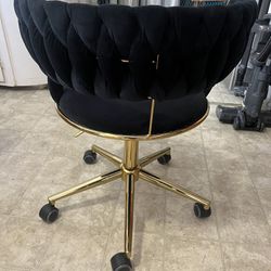 Like New ! Black velvet chair