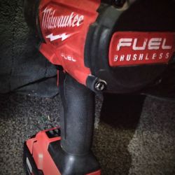 Milwaukee FUEL BRUSHLESS M18 1/2" Square - Ring IMPACT WRENCH & M18 RED LITHIUM XC 5.0 Battery **CHARGER NOT INCLUDED