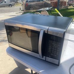 Danby 900w microwave, -see all pictures
