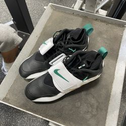 Nike Diamond Tuff Football Shoes 