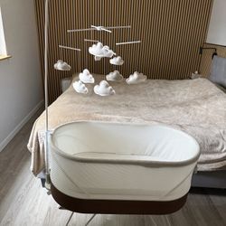 Snoo With Sky Mobile And Sleep Sacks